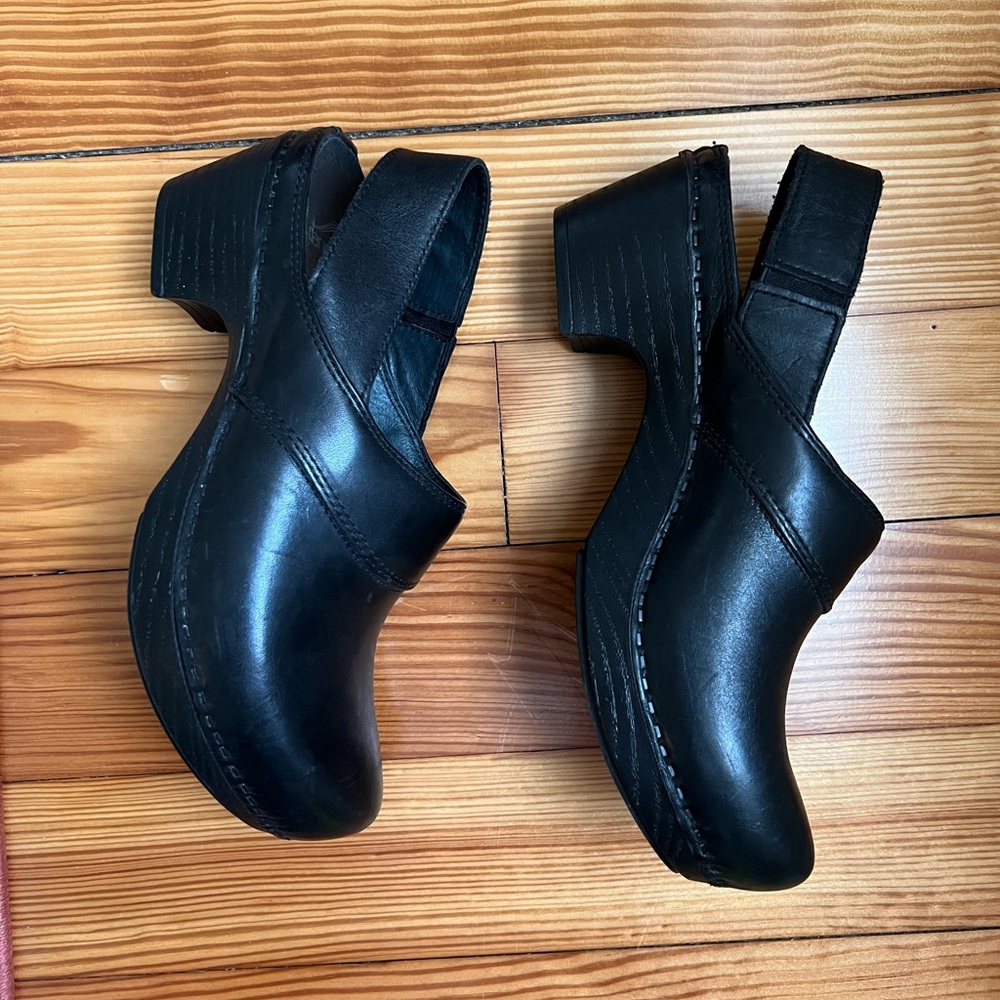 Dansko Pearl Black Leather Platform Clogs